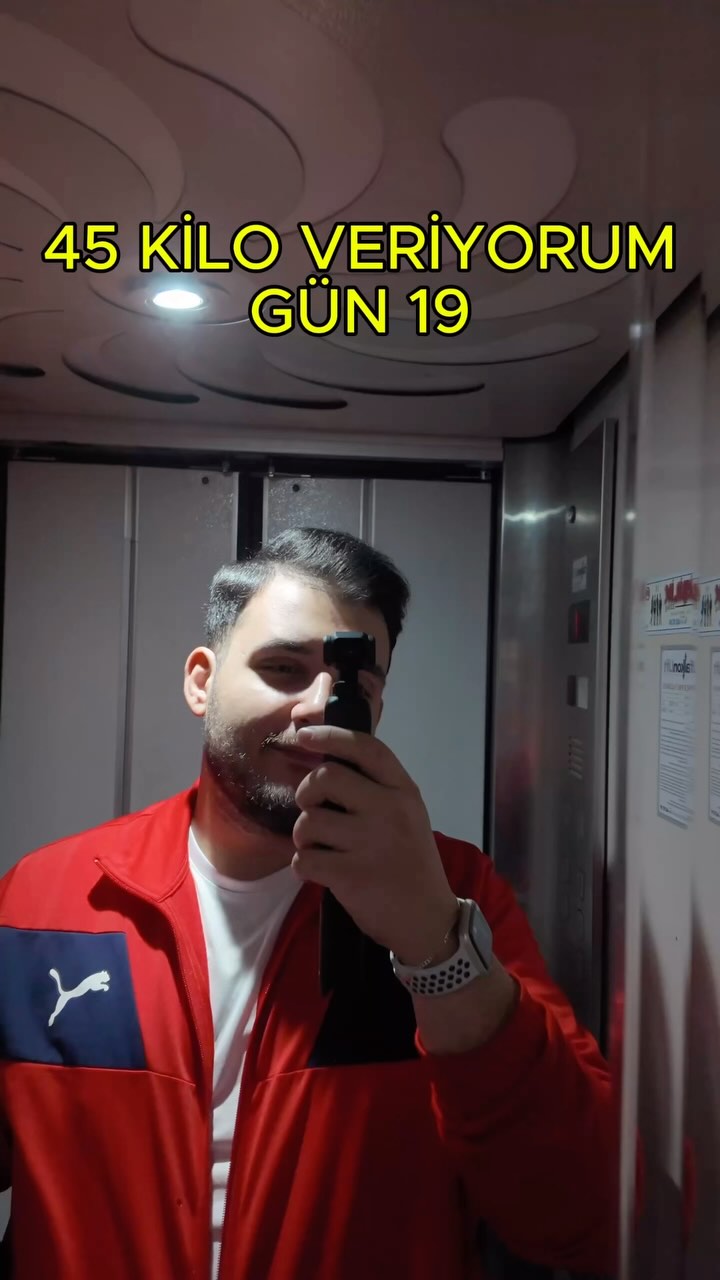 Bugün tartı inat etti, kilo değişmedi! 😅 Ama ben de inatçıyım! 🥊 718 kalori yaktım, boks antrenmanı tamam! Uyku düzeni düzeldiğinde rakamlar da düşmeye devam edecek! 💥