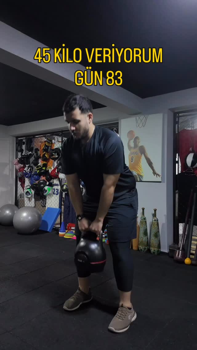 Bugün yeni salonumuzda ilk antrenmanı yaptık 💪 Toplamda 770 kalori yakarak güzel bir başlangıç oldu. Yer değişti ama hedef değişmedi.